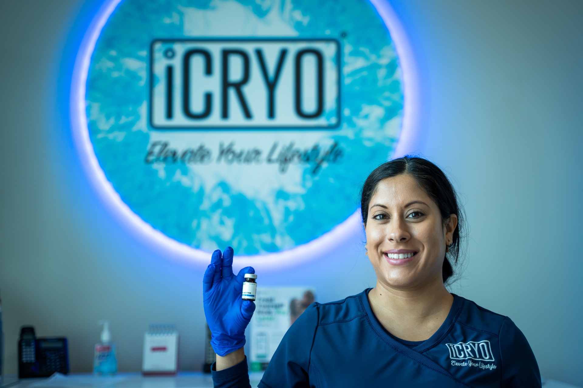 iCRYO Richmond RN prepping an IM vitamin injection