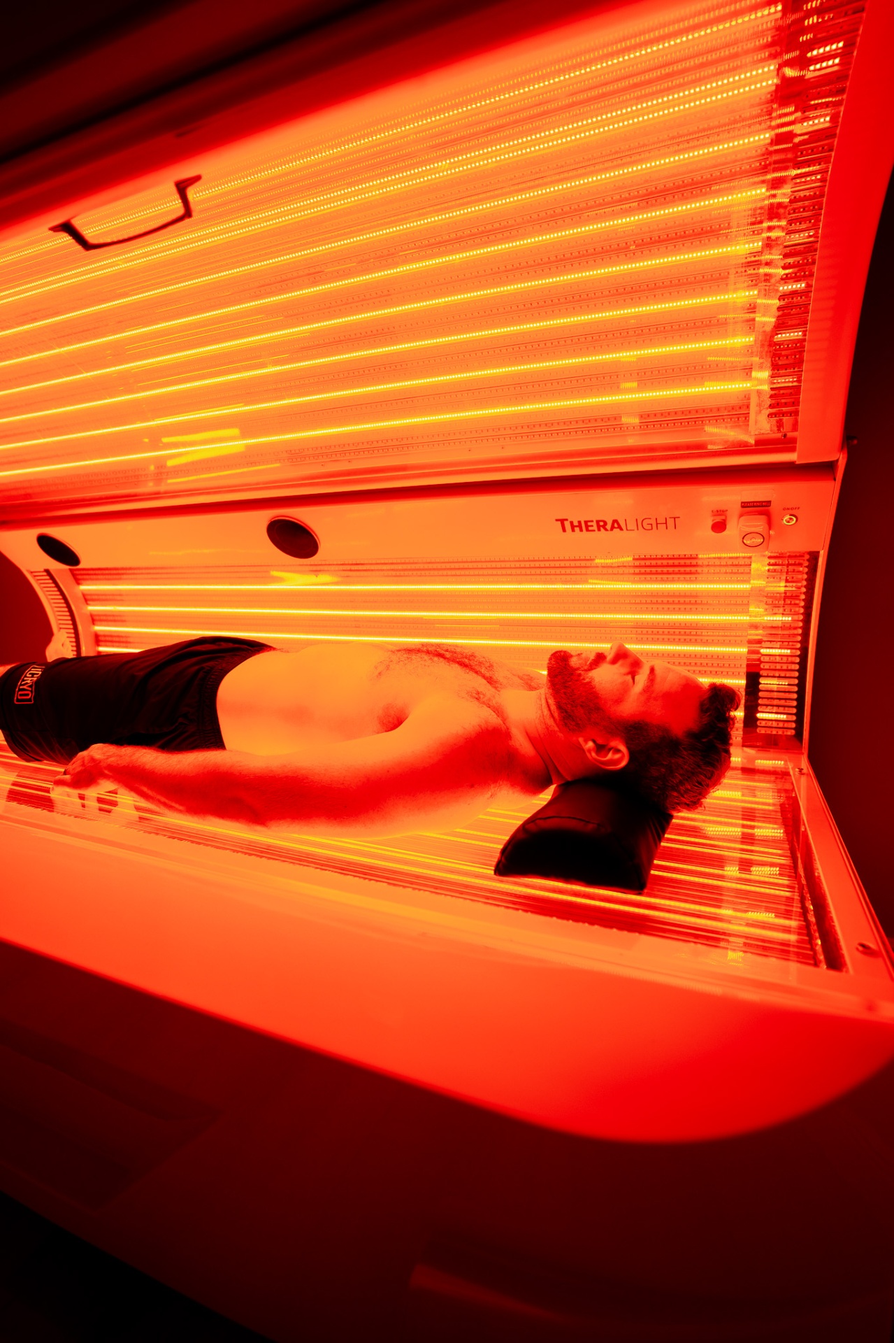 Red light therapy bed at iCRYO Richmond