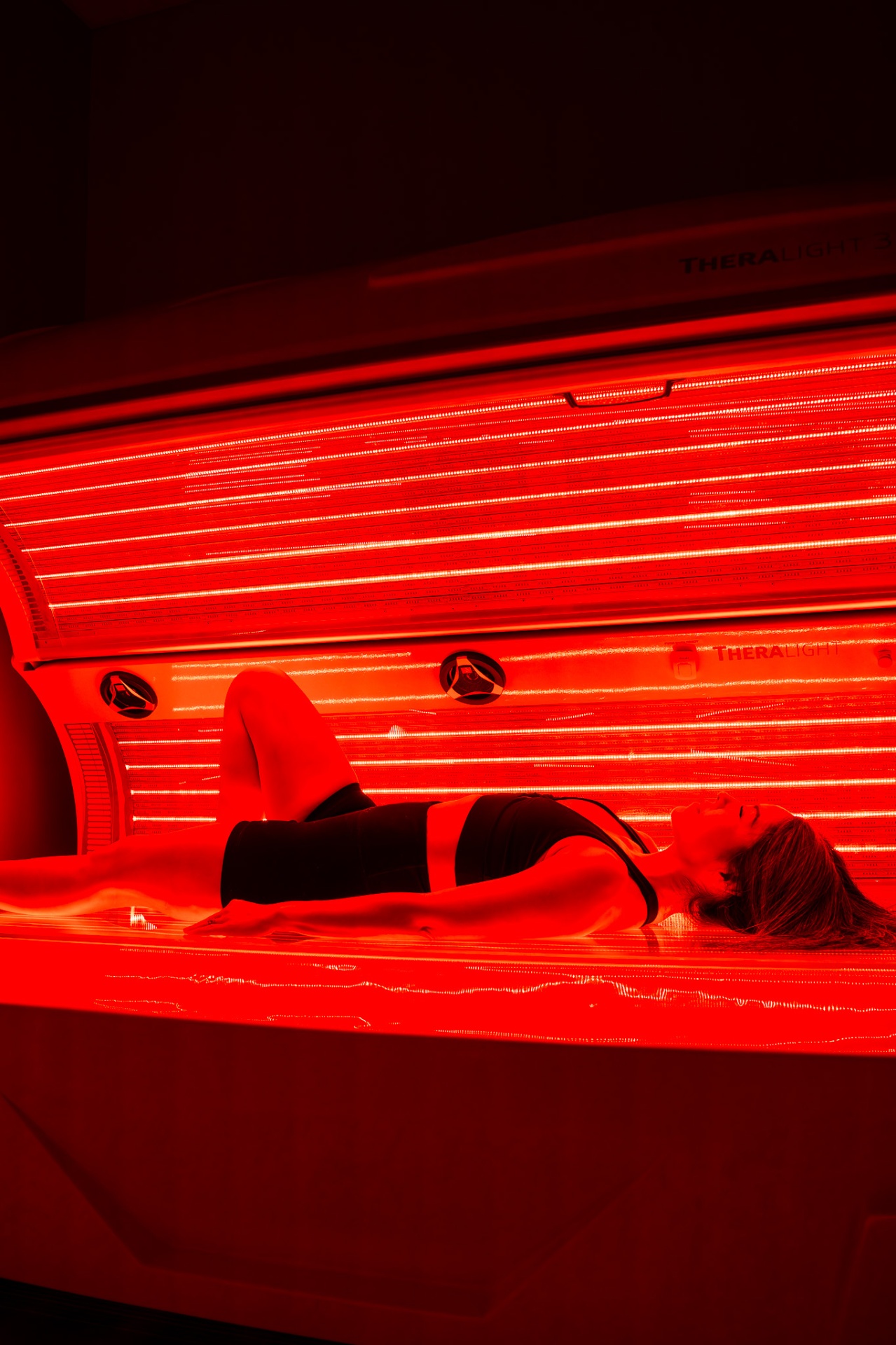 iCRYO Richmond guest preparing for a red light session